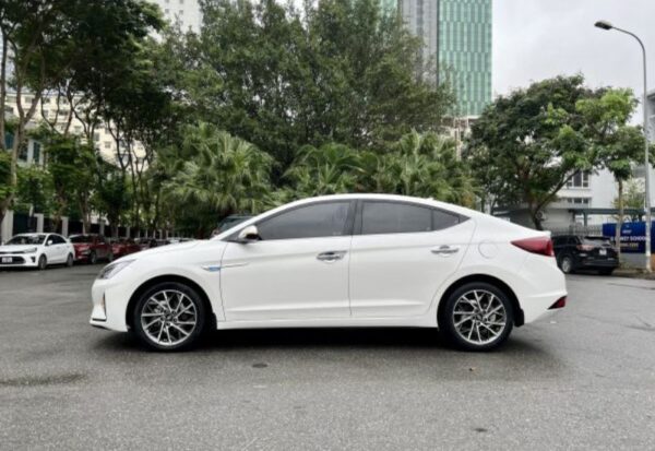 Dòng xe Elantra 2021