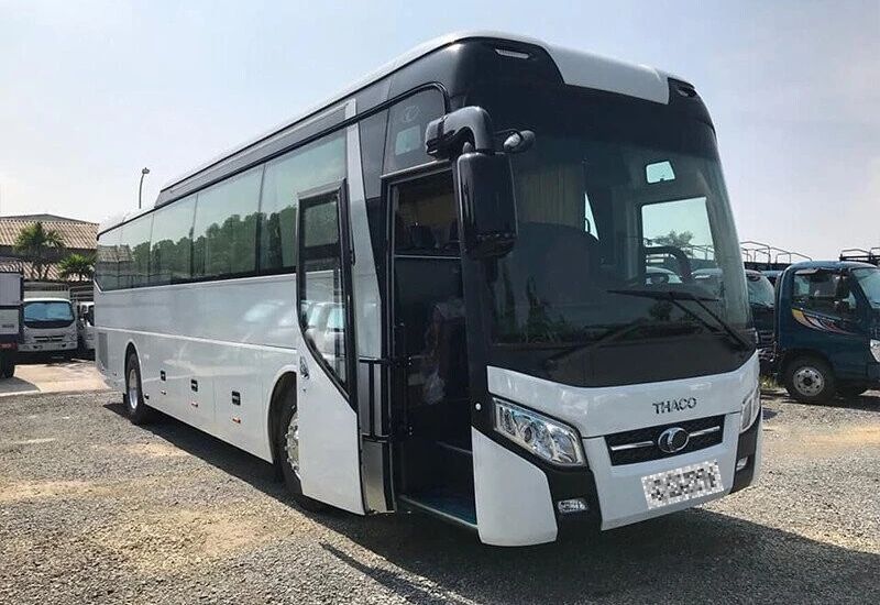 Xe du lịch đời mới, sang trọng